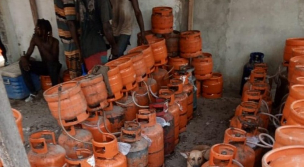 Côte d'Ivoire : Transvasement illégal de gaz butane, 1711 bouteilles saisies et plusieurs individus interpellés à Gonzagueville