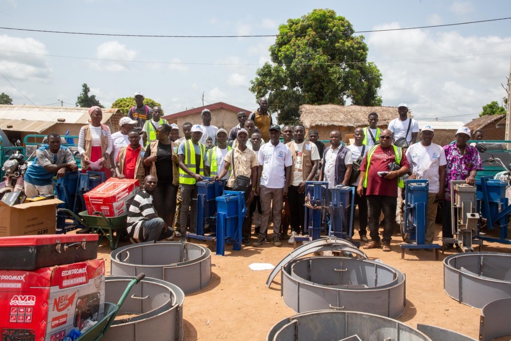 Côte d'Ivoire : Édification de latrines à Niakara (Hambol), 24 Très Petites Entreprises (TPE) obtiennent des matériels