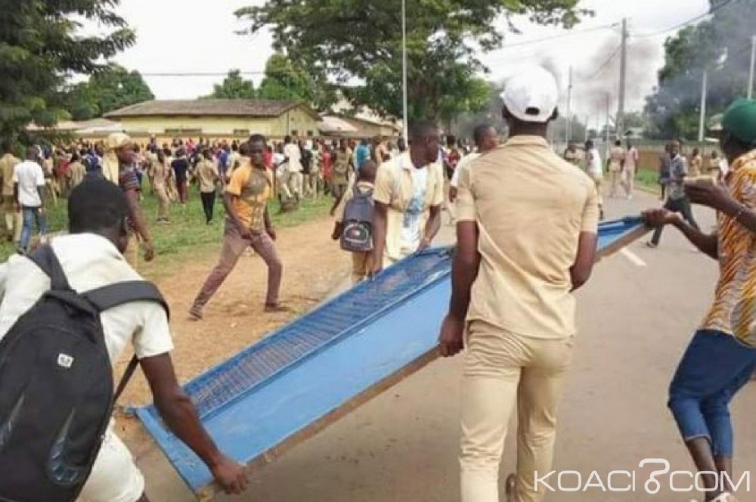 Côte d'Ivoire : Attaque de la brigade de M'Bahiakro par les élèves en 2018, le président départemental du conseil national des jeunes interpellé