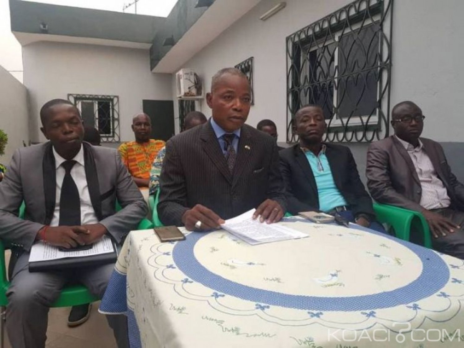 Côte d'Ivoire : Mairie de Grand-Bassam, des agents demandent à  Ezaley de reconnaitre  la victoire de Moulot au nom de la paix
