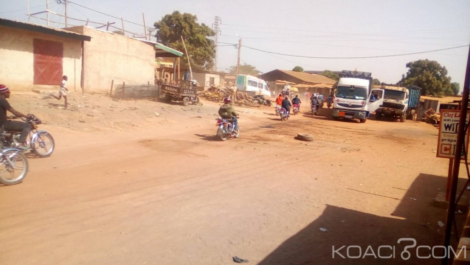 Côte d'Ivoire : Ne voulant pas porter de casque, des motos-taxi défient le préfet et bloquent le corridor Nord