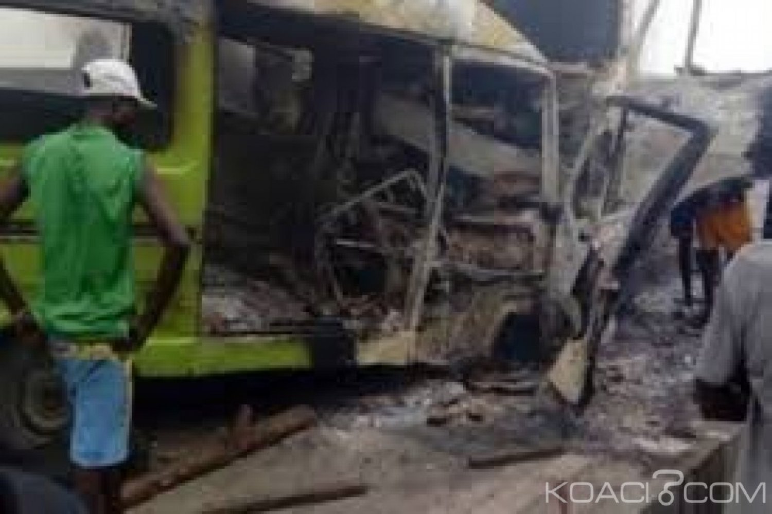RDC  : Un camion d'acide percute un bus  dans le sud-est, 18 morts au moins  et 12 blessés