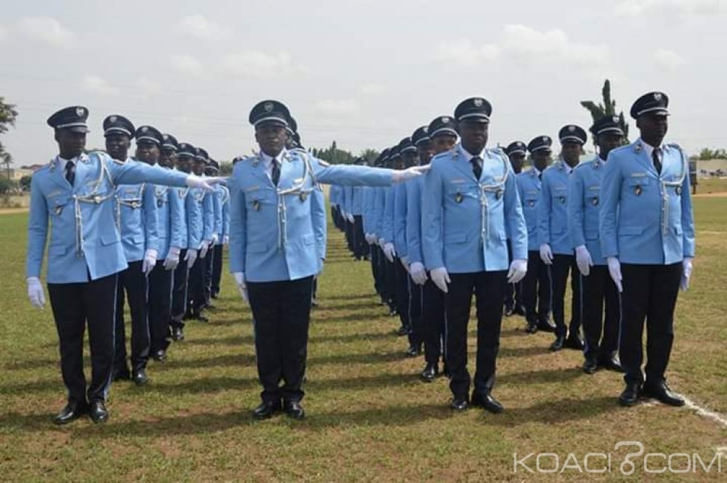 Côte d'Ivoire : 97 élèves commissaires de police reçoivent leurs épaulettes