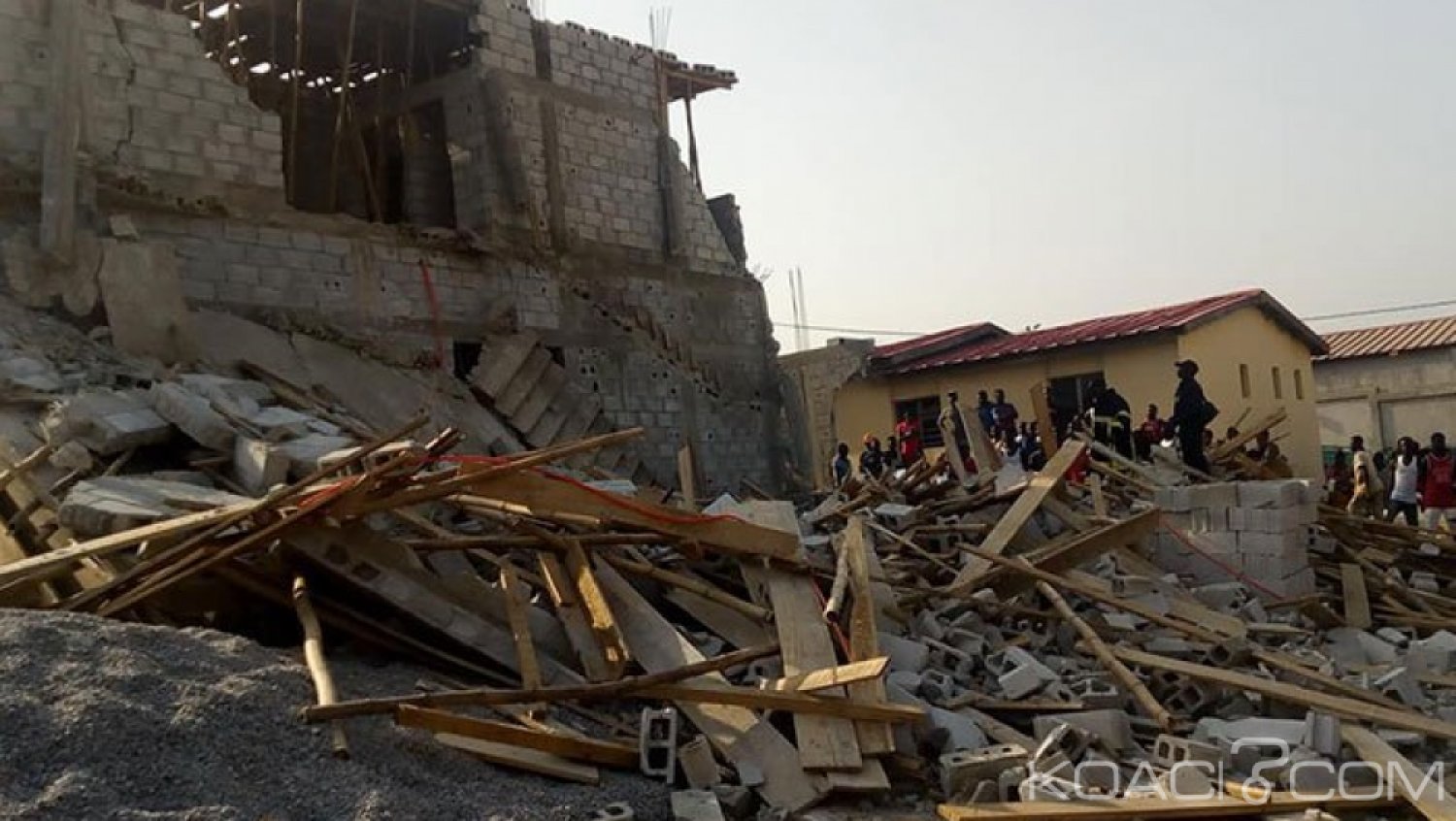 Côte d'Ivoire : L'effondrement d'un immeuble en construction fait un mort à  Cocody