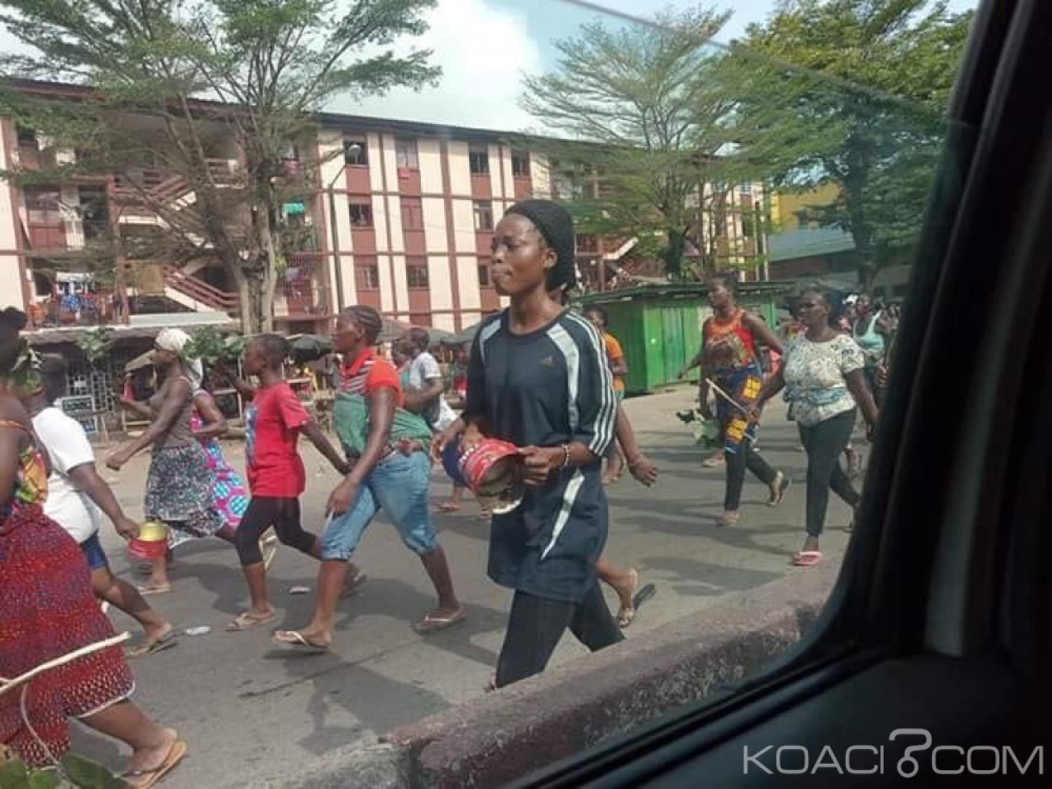 Côte d'Ivoire : A Yopougon des femmes dans les rues pour réclamer l'approvisionnement en eau potable