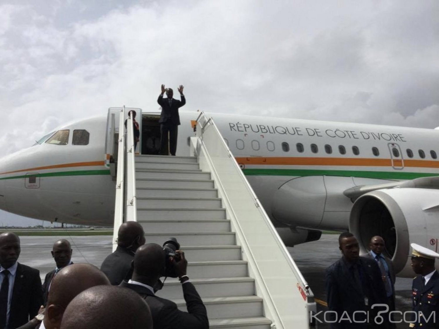 Côte d'Ivoire : Abidjan, après l'Assemblée nationale, Alassane Ouattara s'est envolé pour le Sénégal pour l'investiture de Macky Sall