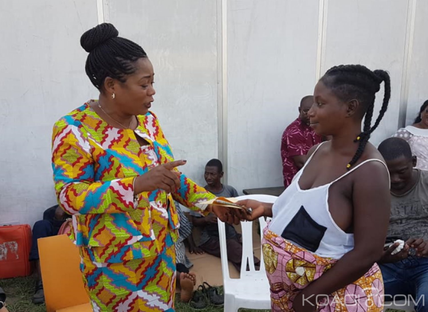 Côte d'Ivoire : Le maire de Cocody au secours des déguerpis de Mermoz qui ont trouvé refuge  au complexe d'Angré