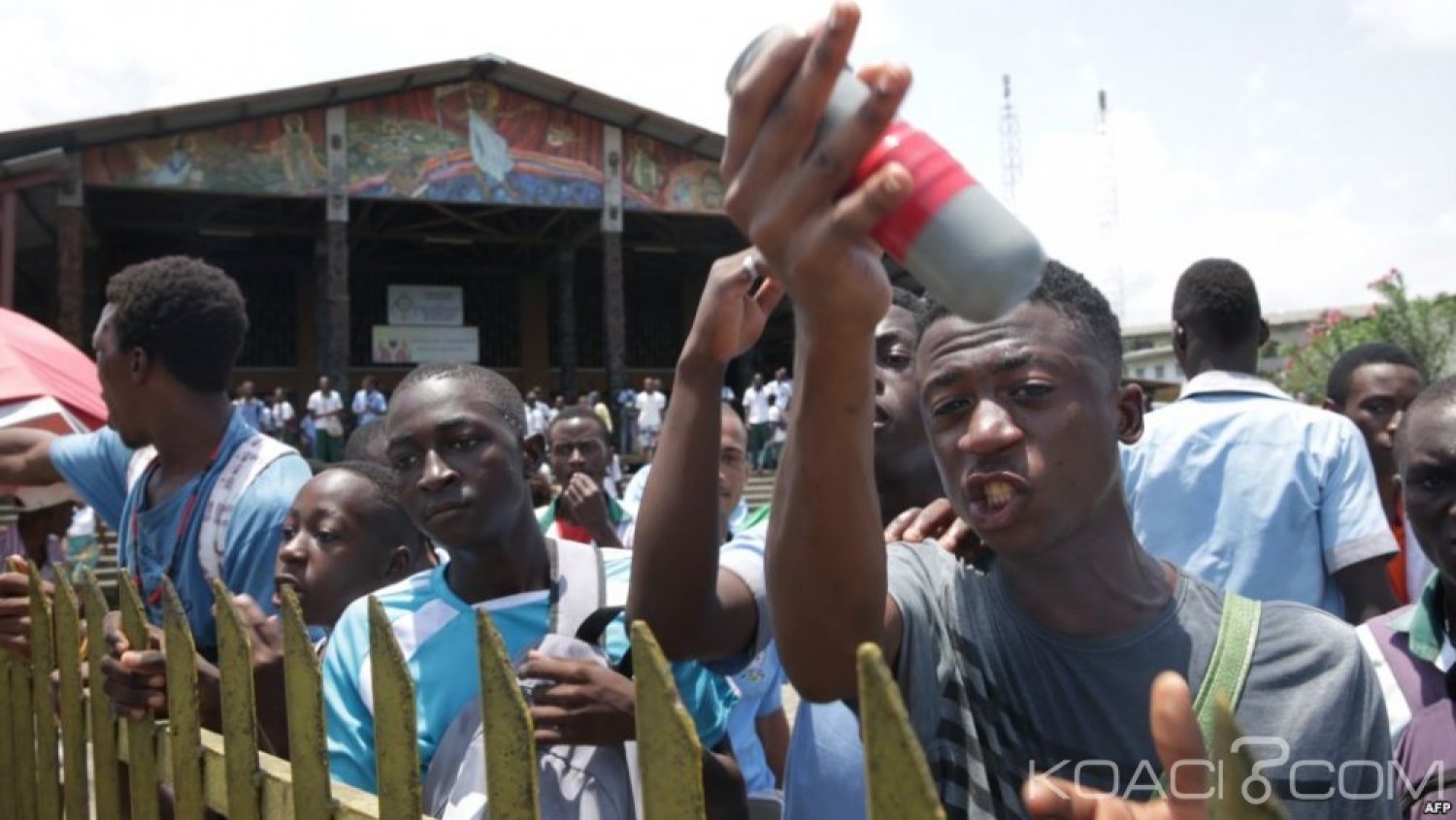Gabon: Attribution des bourses, le gouvernement suspend les cours face à  la colère des lycéens