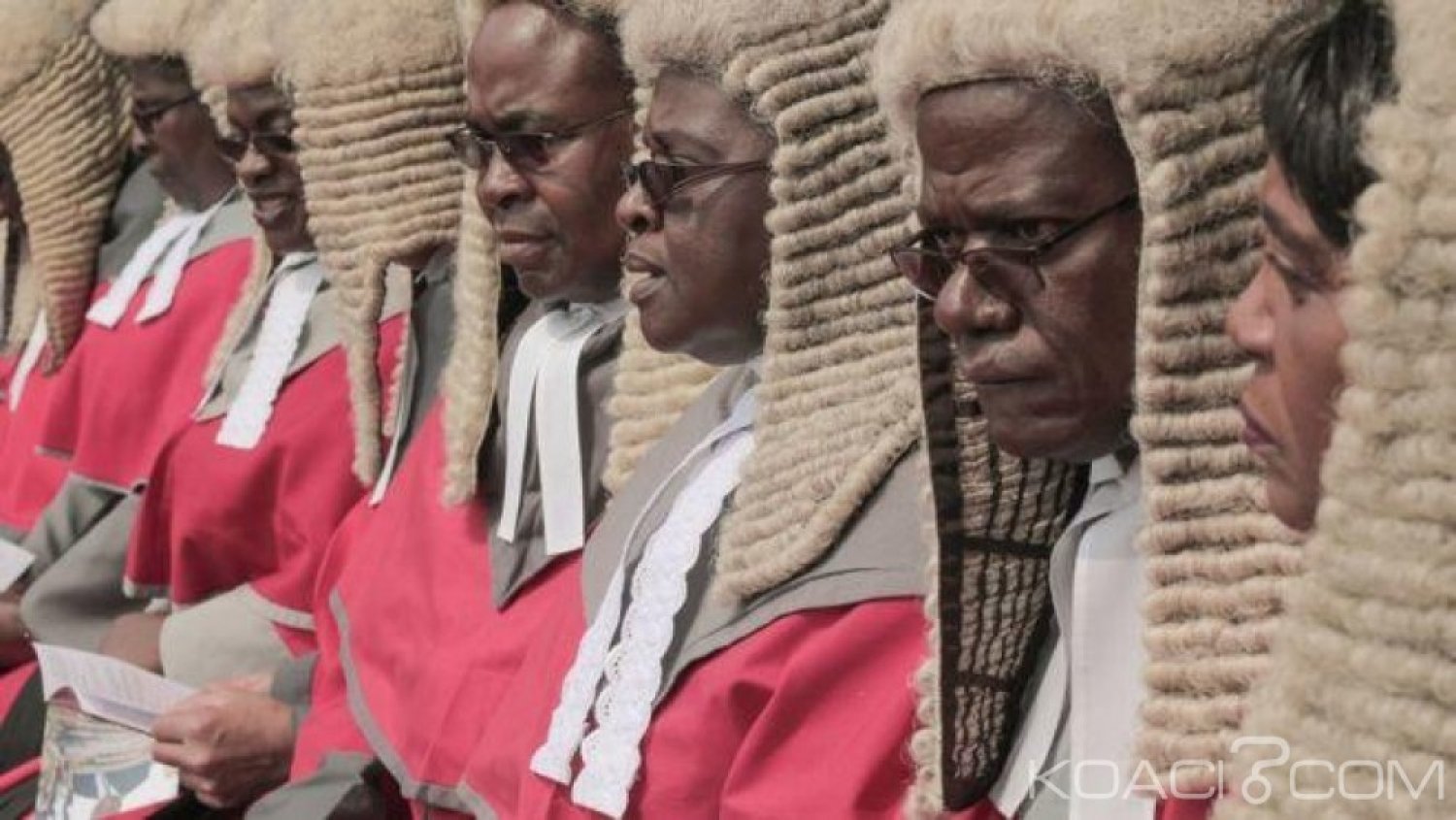 Zimbabwe  : Le coût exorbitant des perruques  pour juges fait polémique