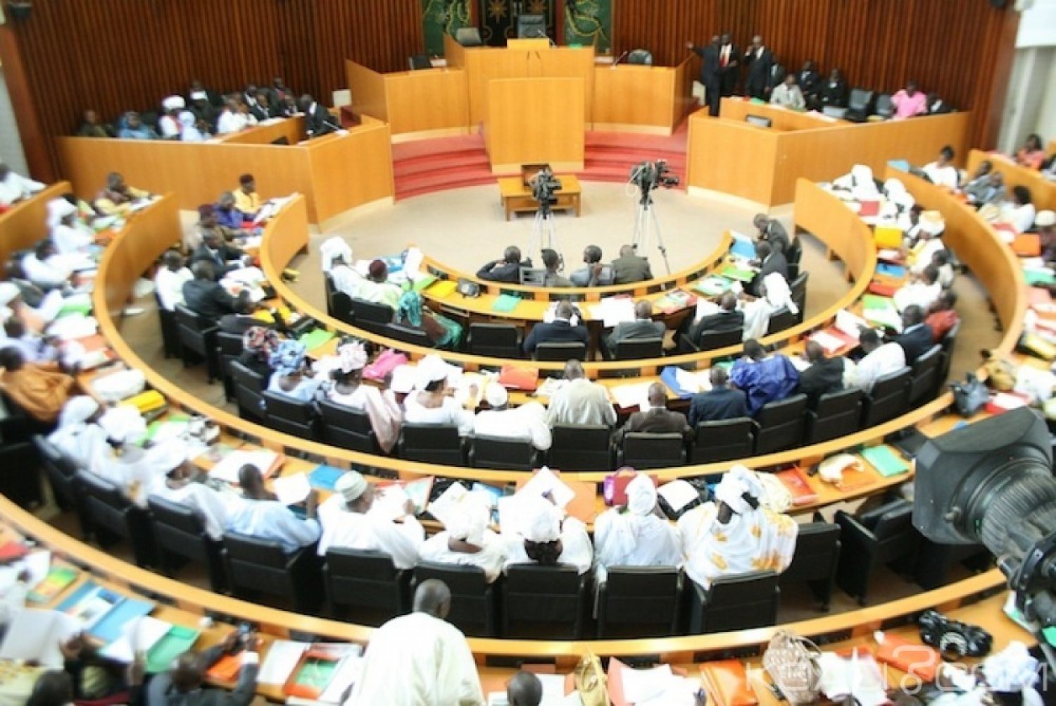 Sénégal: Les députés se penchent sur le projet de loi visant à  supprimer le poste de Premier ministre, des arrestations notées
