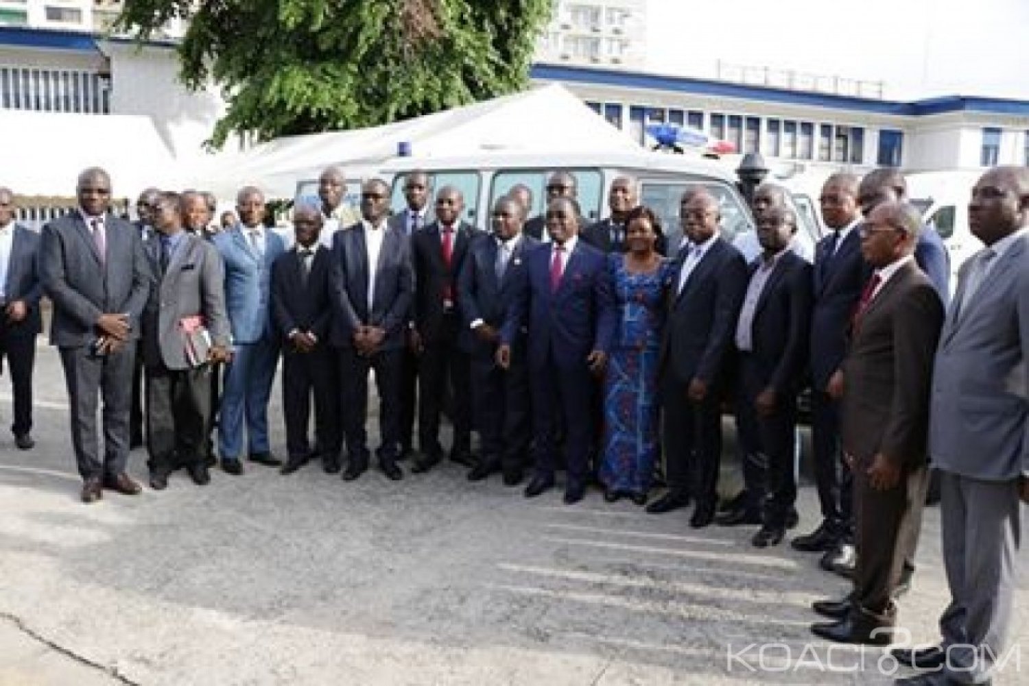 Côte d'Ivoire : Optimisation des soins, le Gouvernement dote 11 structures d'ambulances dont des CHR, Dr Aka Aouélé révèle que le pays dispose de 536 véhicules