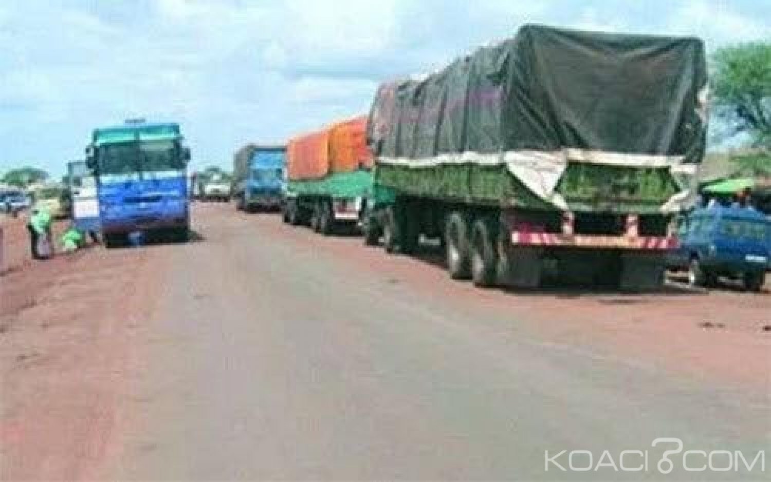Burkina Faso : Les entrées de Ouagadougou bloquées par des centaines de camions en stationnement