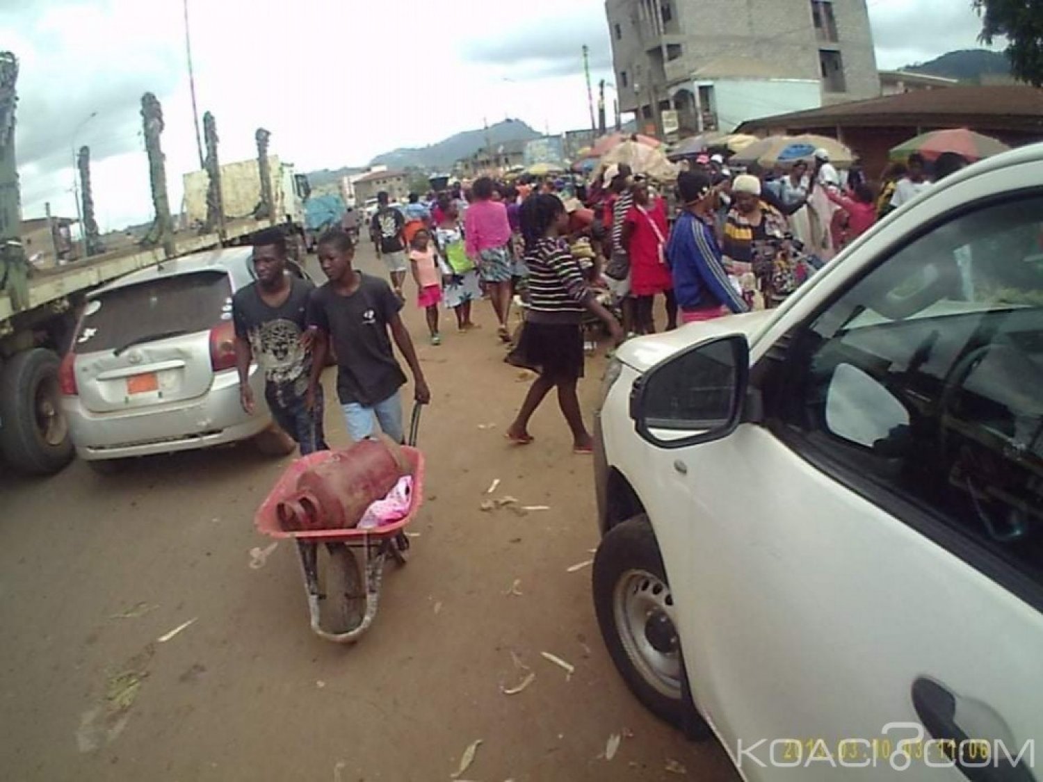 Cameroun : Yaoundé,  absence de toilettes décentes et défécation à  l'air libre, autres menaces contre l'environnement et la santé publique