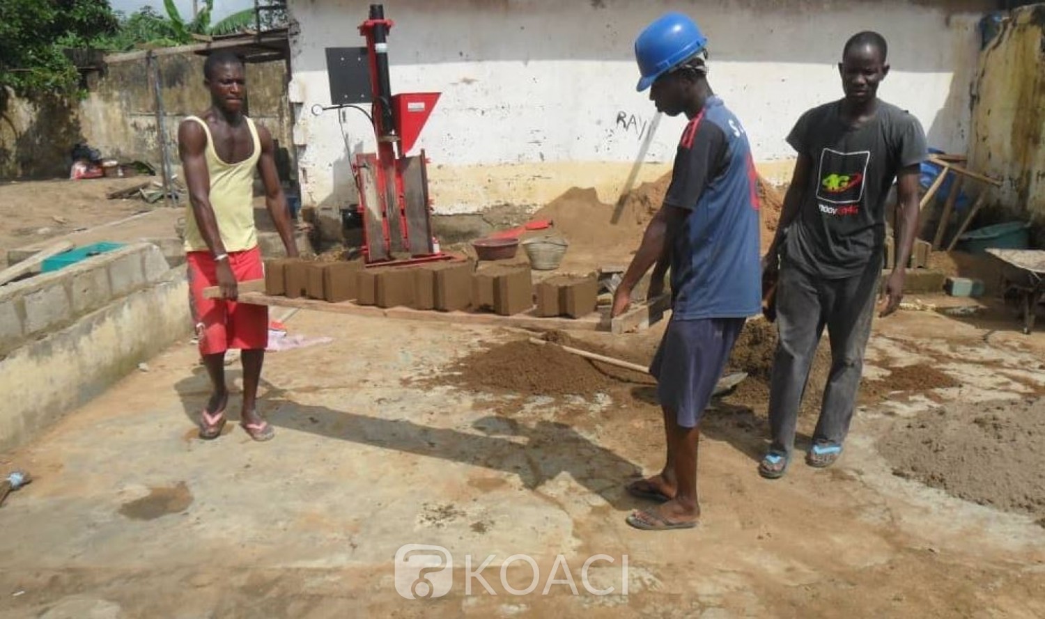 Côte d'Ivoire: Une petite entreprise qui transforme des déchets agricoles en matériaux de construction écologiques