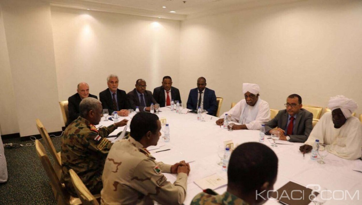 Soudan: Pour la deuxième journée,  les chefs de la contestation et la junte militaire à  la table des négociations