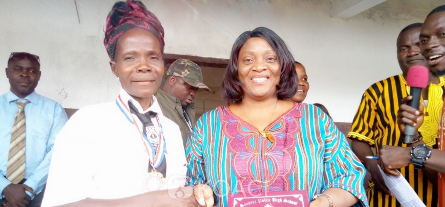 Liberia:  A 60 ans, elle obtient son BAC et force l'admiration de la vice-présidente Taylor