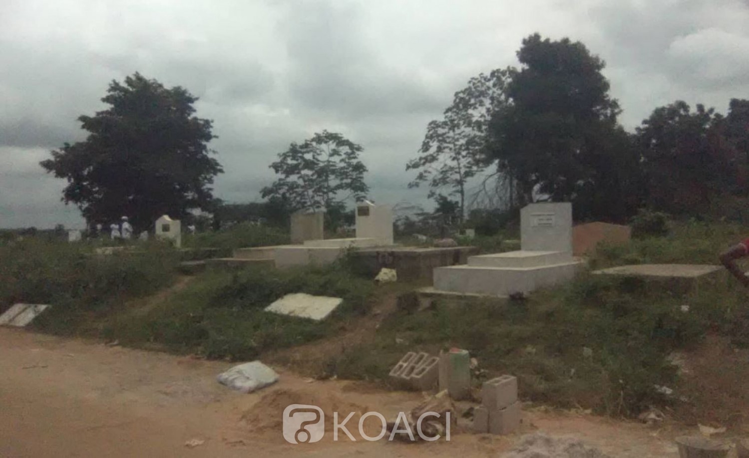 Côte d'Ivoire: Cimetière municipale d'Abobo, des jeunes ivres d'alcool empêchent l'enterrement de leur camarade