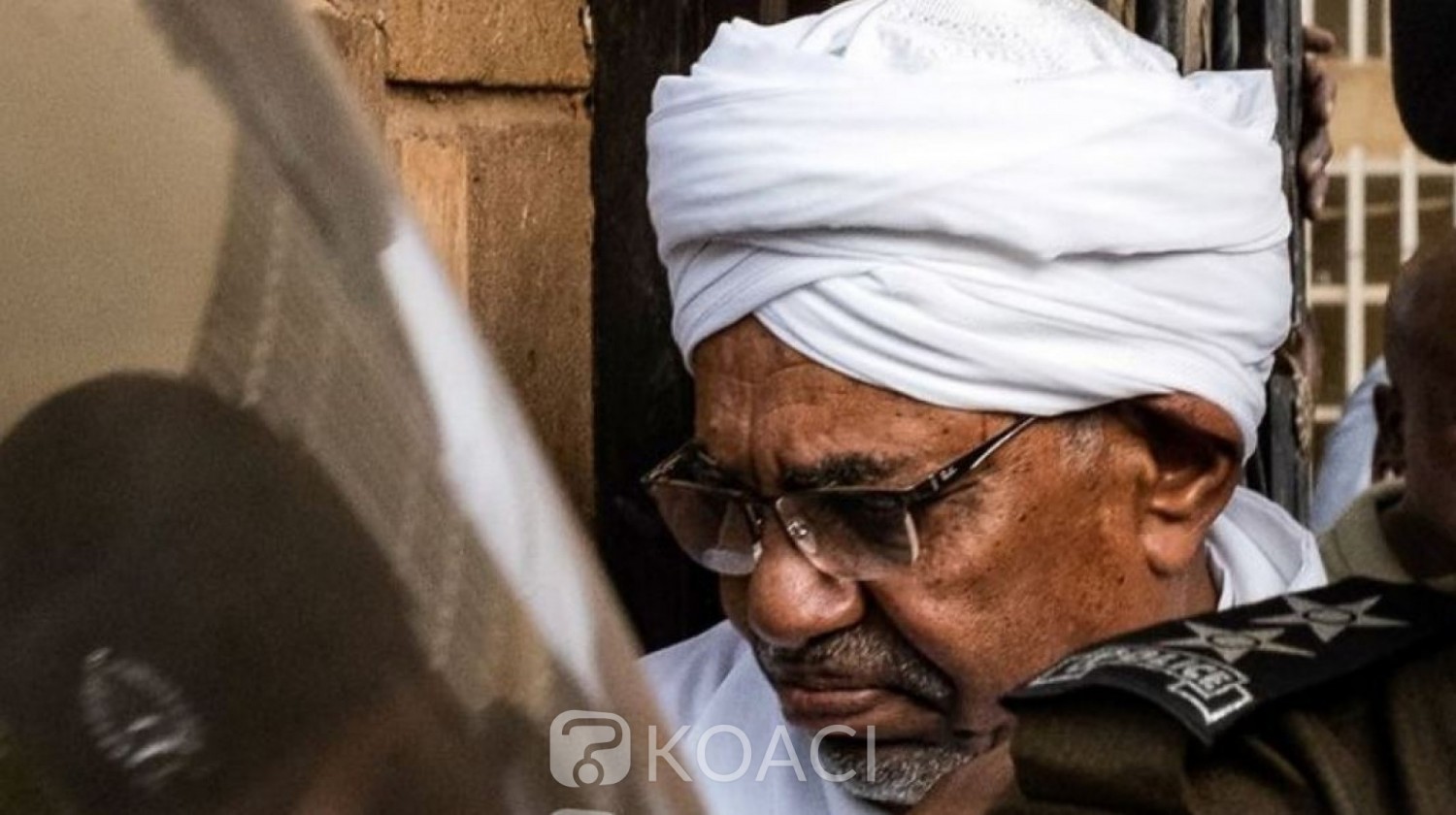 Soudan:   Arrivée au tribunal  d'Omar El Béchir, jugé  pour corruption