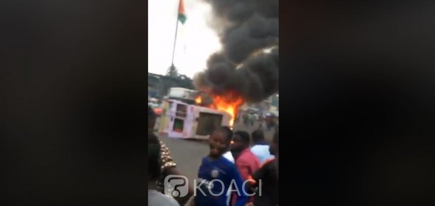 Côte d'Ivoire: A Adjamé un Gbaka incendié après avoir cogné un enfant de 12 ans