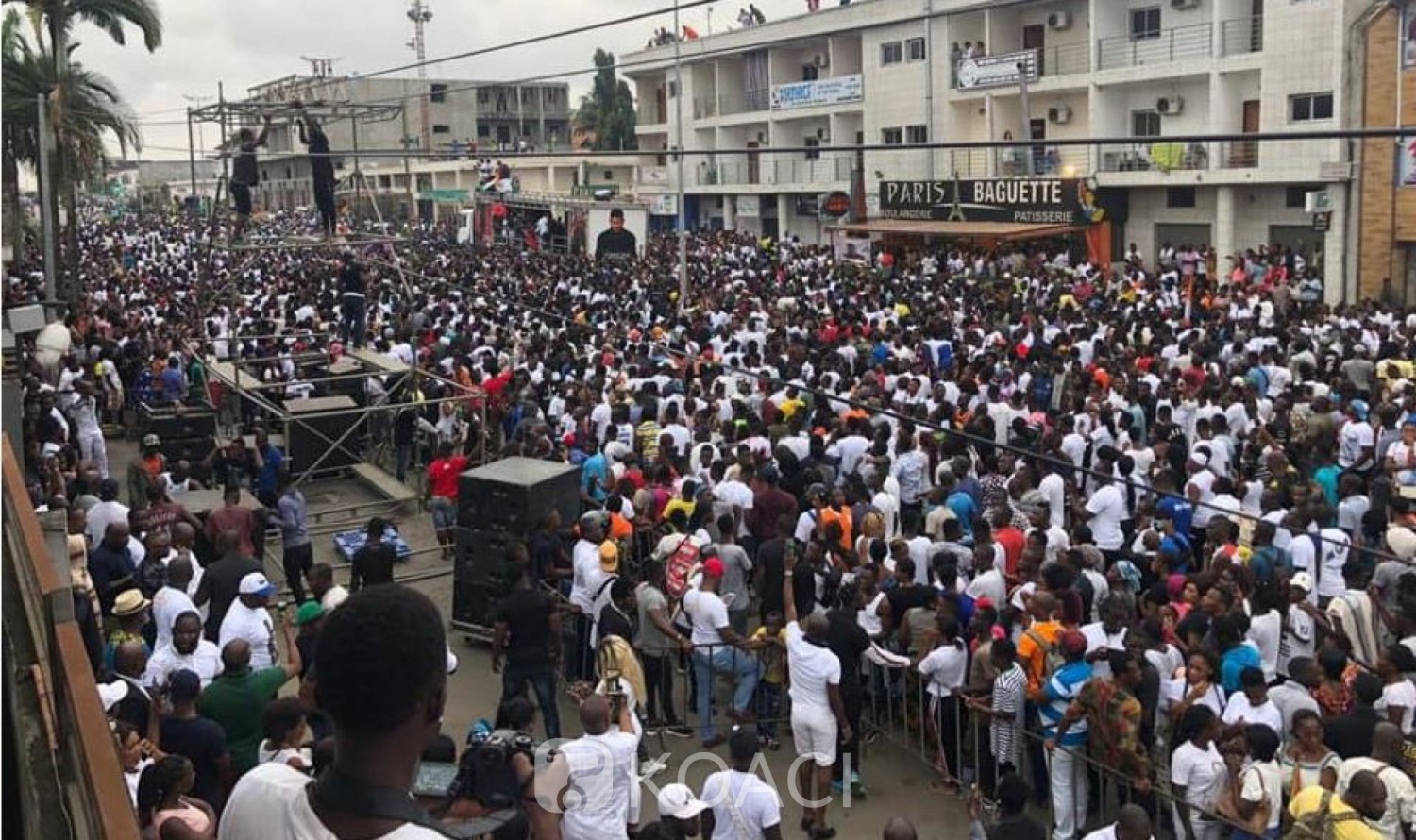 Côte d'Ivoire: Hommage à Arafat, impressionnante marche de plusieurs milliers de ses fans à Cocody