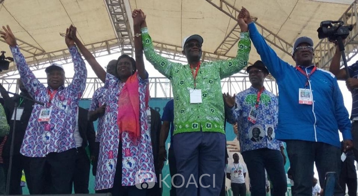 Côte d'Ivoire: Meeting PDCI-FPI, Simone, Guikahué,Assoa Adou et Armand Ouégnin main dans la main pour prôner la réconciliation, une fine pluie qui n'altère pas la détermination des militants