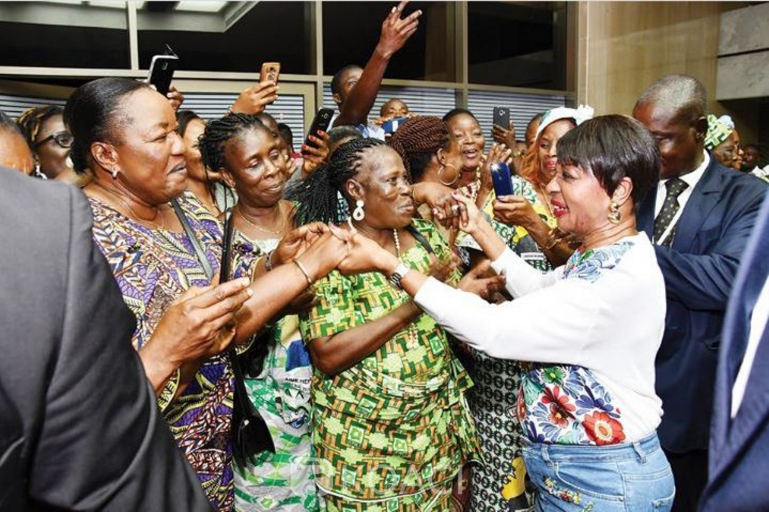 Côte d'Ivoire: Alors que son épouse est rentrée, Bédié reporte en dernière minute son retour au pays