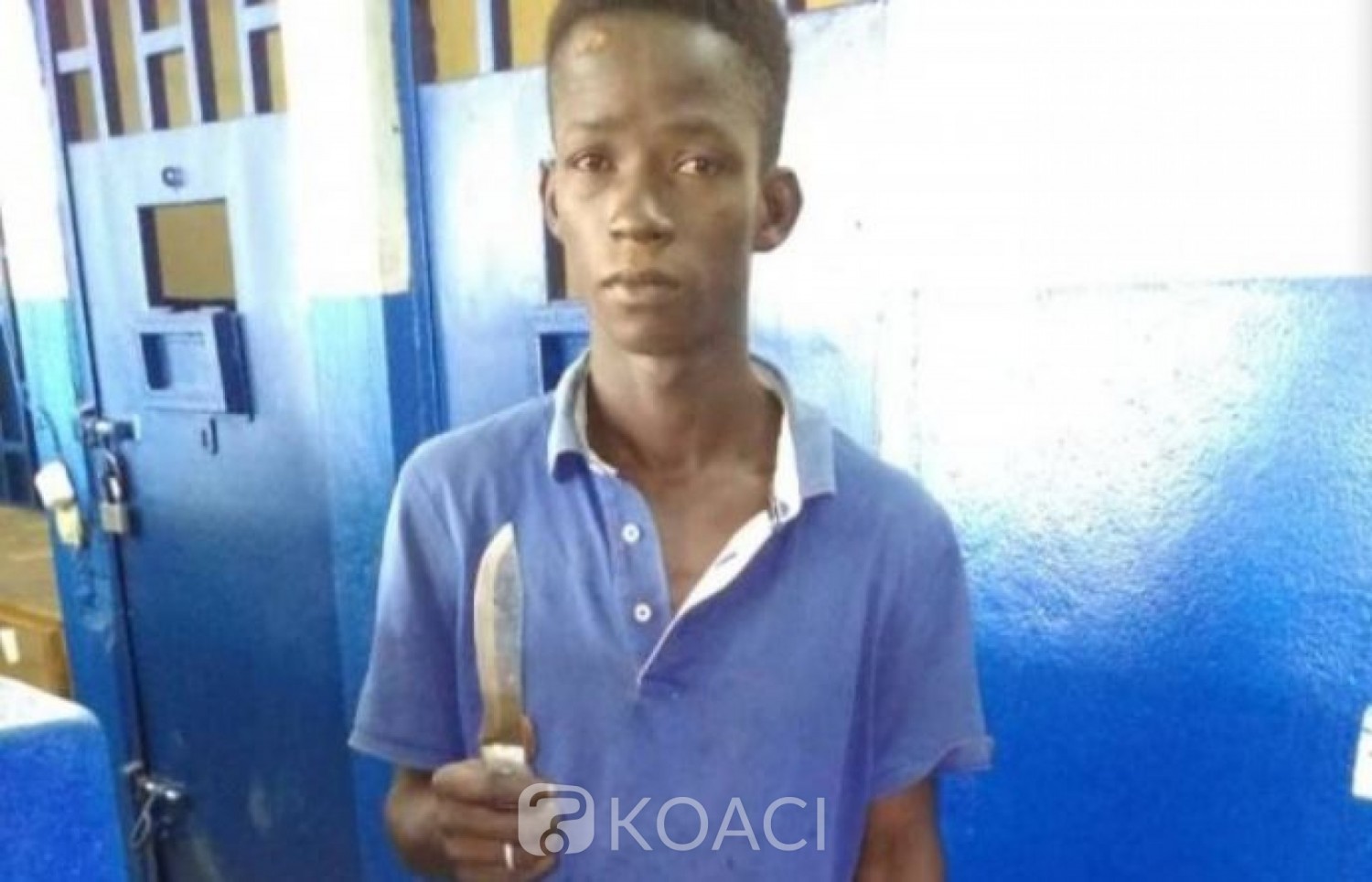 Côte d'Ivoire: À Abobo, un coiffeur interpellé alors qu'il tentait à l'aide d'un couteau de voler le sac d'une femme
