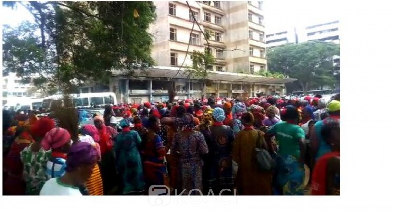 Côte d'Ivoire: Sans salaire depuis des mois, plusieurs femmes balayeuses marchent vers la Présidence au Plateau