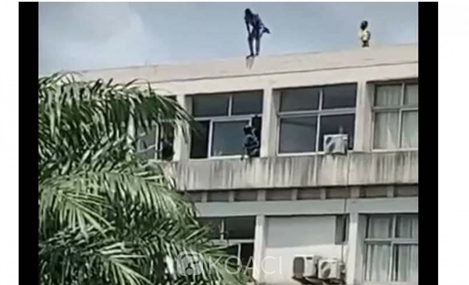 Côte d'Ivoire: Au campus de Cocody, poussé par une envie de se suicider, un étudiant sauvé in extremis par ses amis