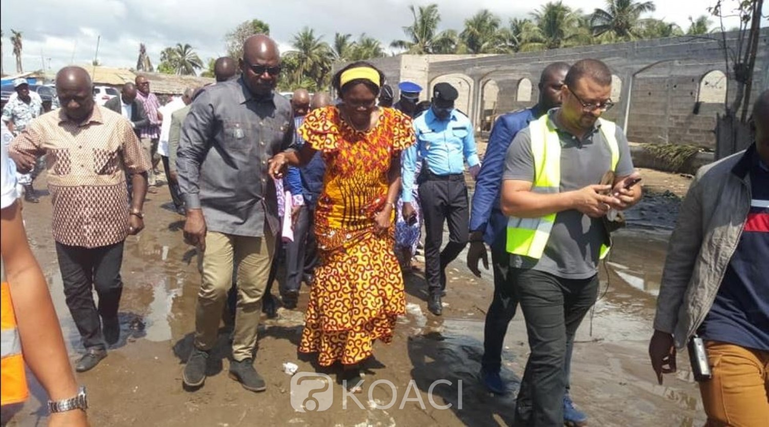 Côte d'Ivoire: Simone Gbagbo sur les traces des inondations à Bassam apporte son soutien aux familles sinistrées