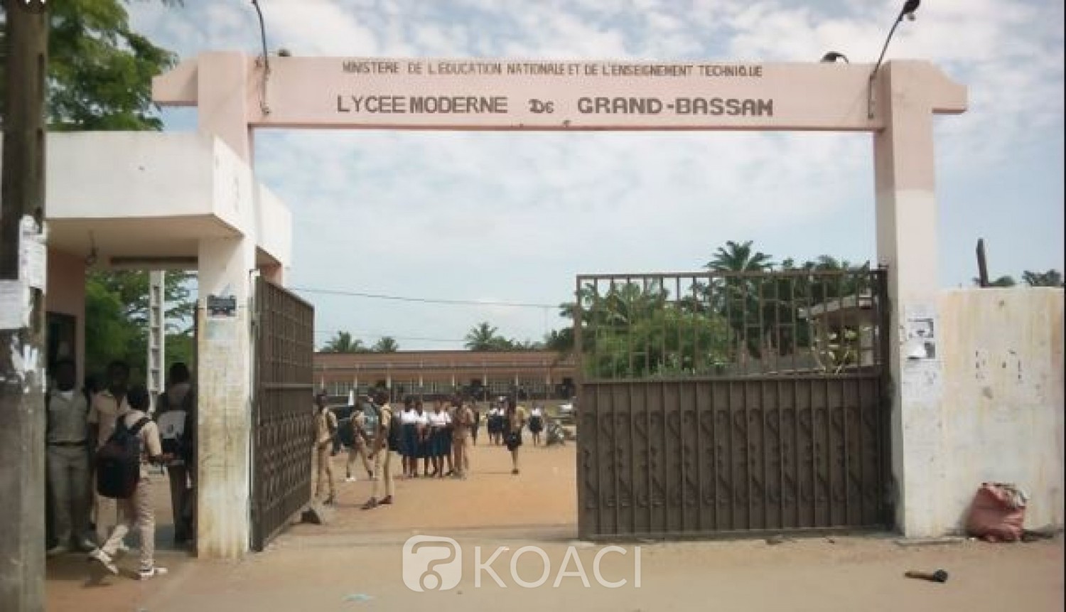 Côte d'Ivoire: Perturbation des cours pour anticiper  congés, quand  étudiant et  maçon et autres  s'en mêlent à Bassam