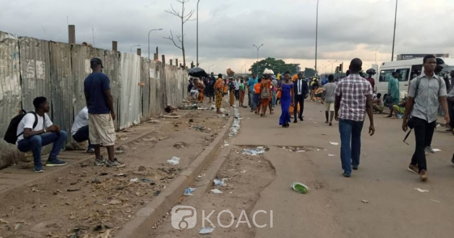 Côte d'Ivoire :  Abobo, veille des fêtes de fin d'année, destruction de buvettes, maquis et commerces installés anarchiquement sur certaines artères principales