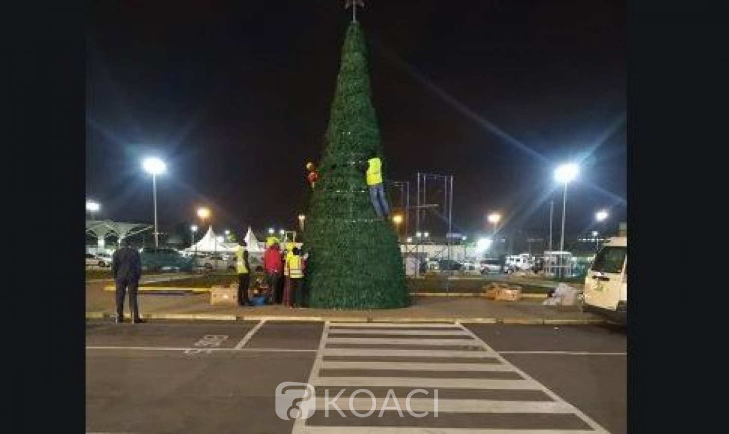 Kenya: L'aéroport de Nairobi fait parler de lui à travers son arbre de noël