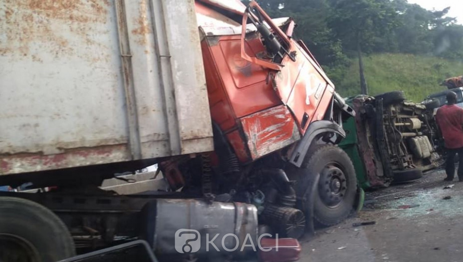 Côte d'Ivoire: Yopougon, terrible embouteillage causé par un accident impliquant plusieurs véhicules, des blessés graves