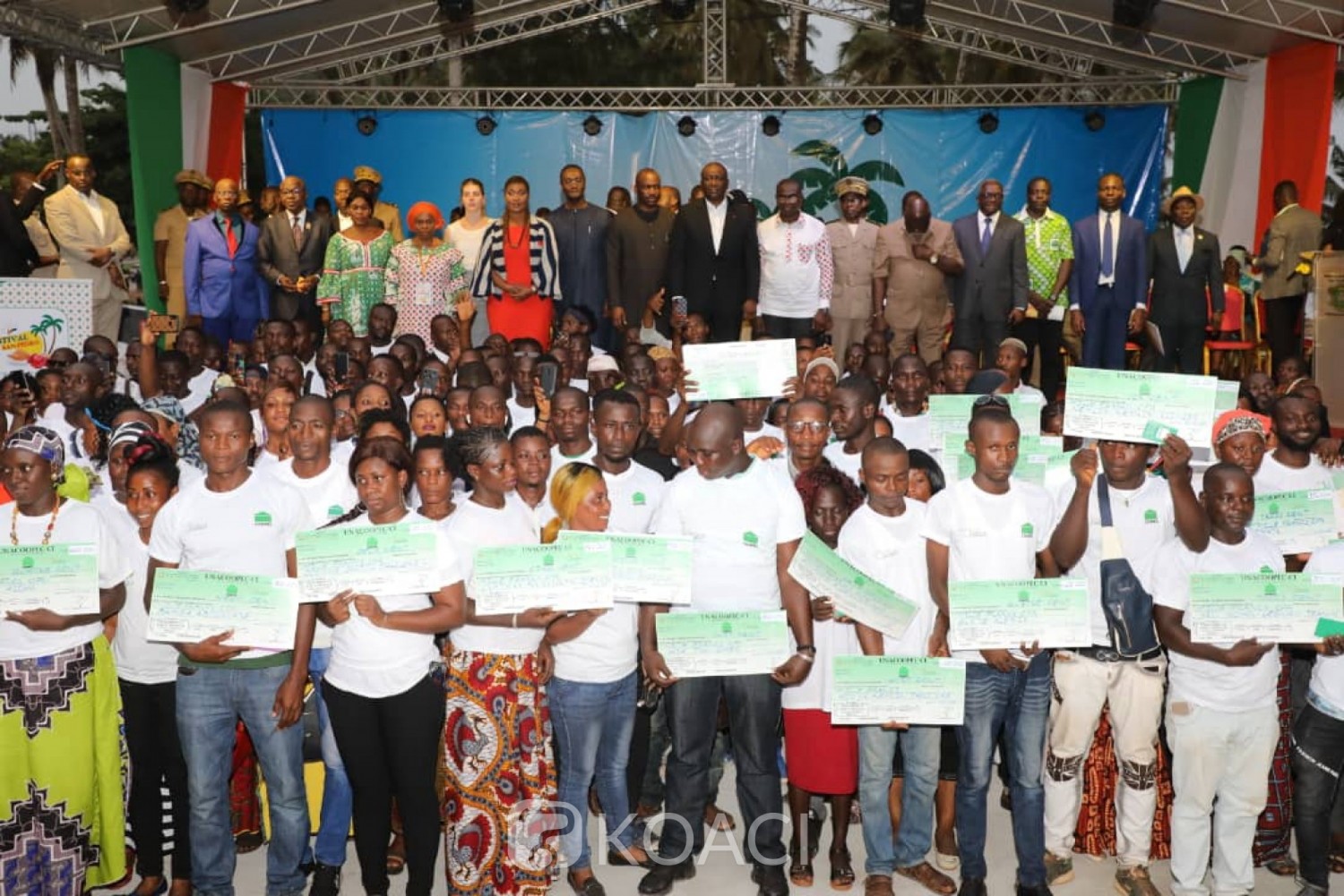 Côte d'Ivoire : San-Pédro, pour le financement de leurs projets, 783 jeunes reçoivent des chèques