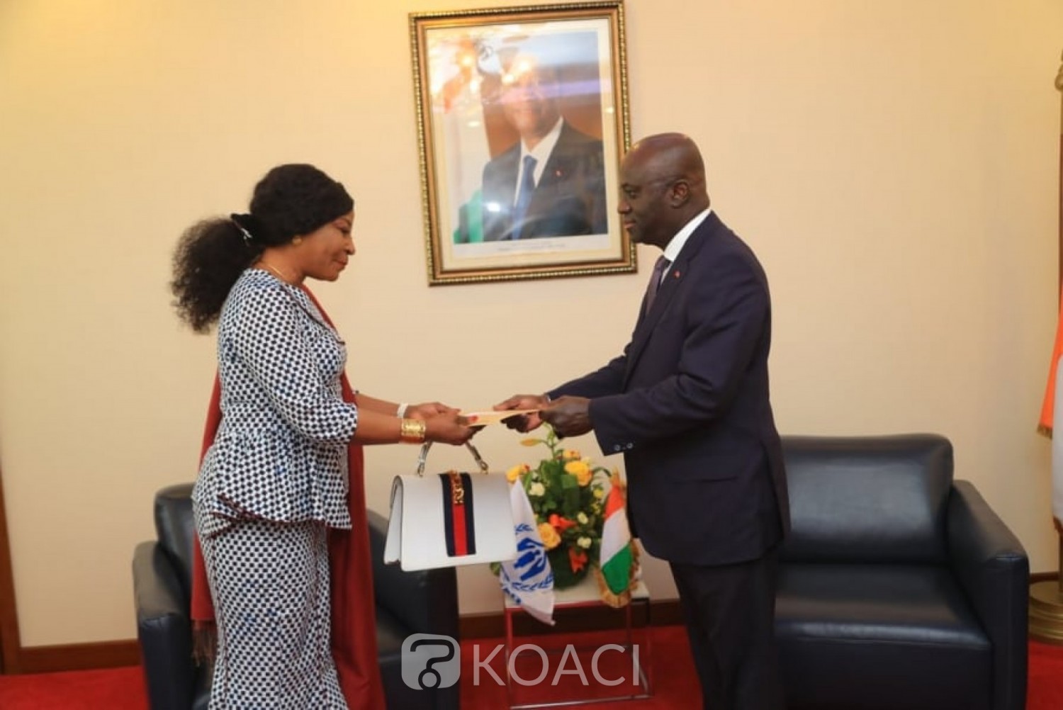 Côte d'Ivoire : La nouvelle représentante Résidente du HCR présente sa lettre de cabinet à Amon Tanoh