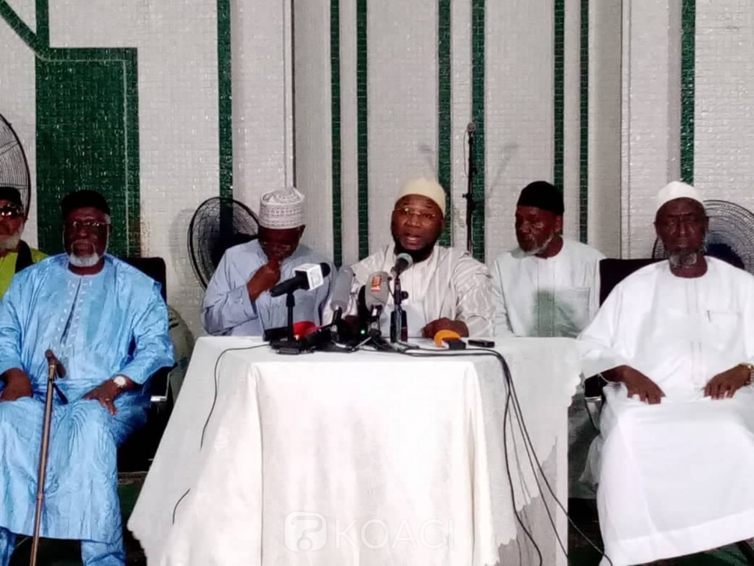 Côte d'Ivoire : Les imams ferment les mosquées sur toute l'étendue du territoire nationale pour toutes les prières y compris celle de vendredi pour un délai de 15 jours renouvelables