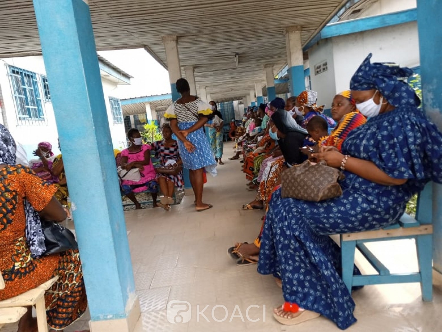 Côte d'Ivoire : Abobo, les conditions réunies pour la propagation du COVID-19 à l'Hôpital général Abobo Sud, les malades entassés sur les bancs dans l'espoir d'être reçus