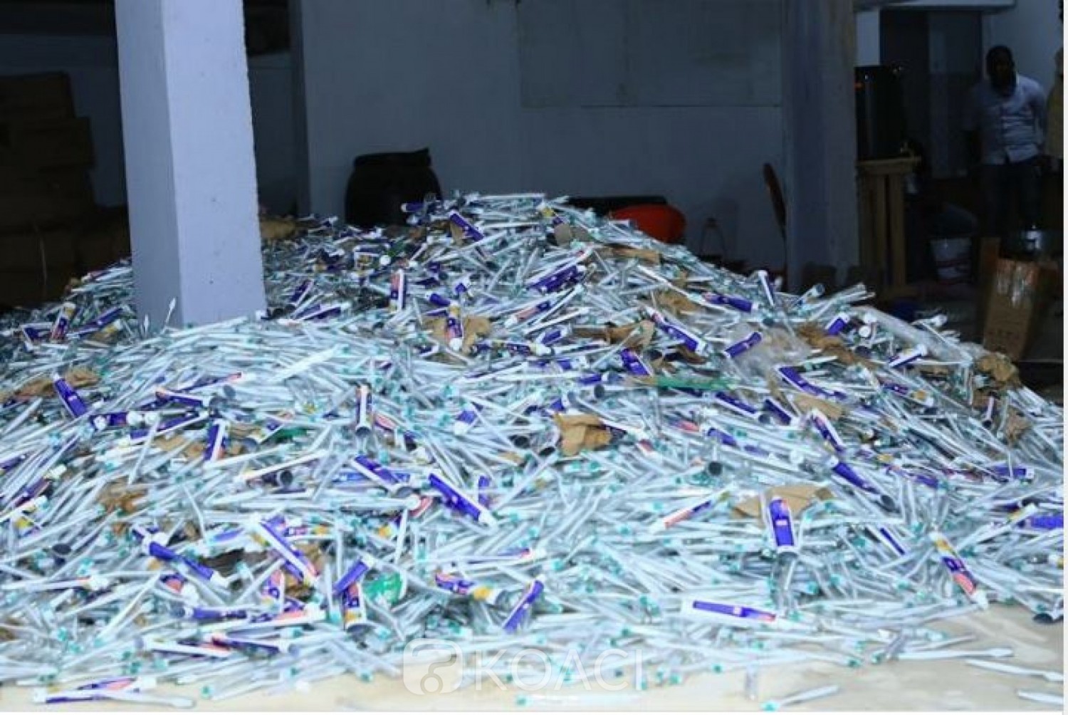 Côte d'Ivoire : Saisie de  1000 cartons de pâtes dentifrices et de brosses à dents prohibées