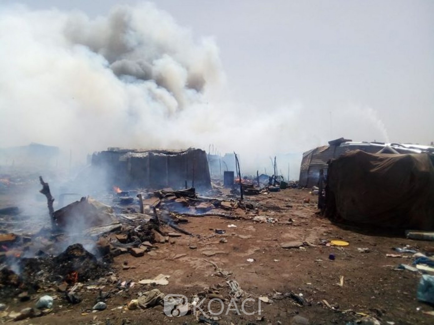 Mali: Un incendie ravage l'un des principaux camp de déplacés de Bamako