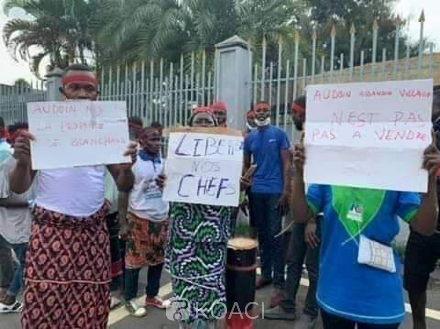 Côte d'Ivoire : Après l'arrestation de 3 des leurs, manifestations des Ébrié devant le Palais de la justice au Plateau
