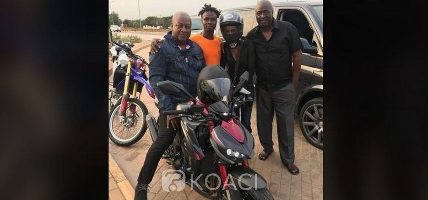 Ghana :  Sortie de Mahama à moto