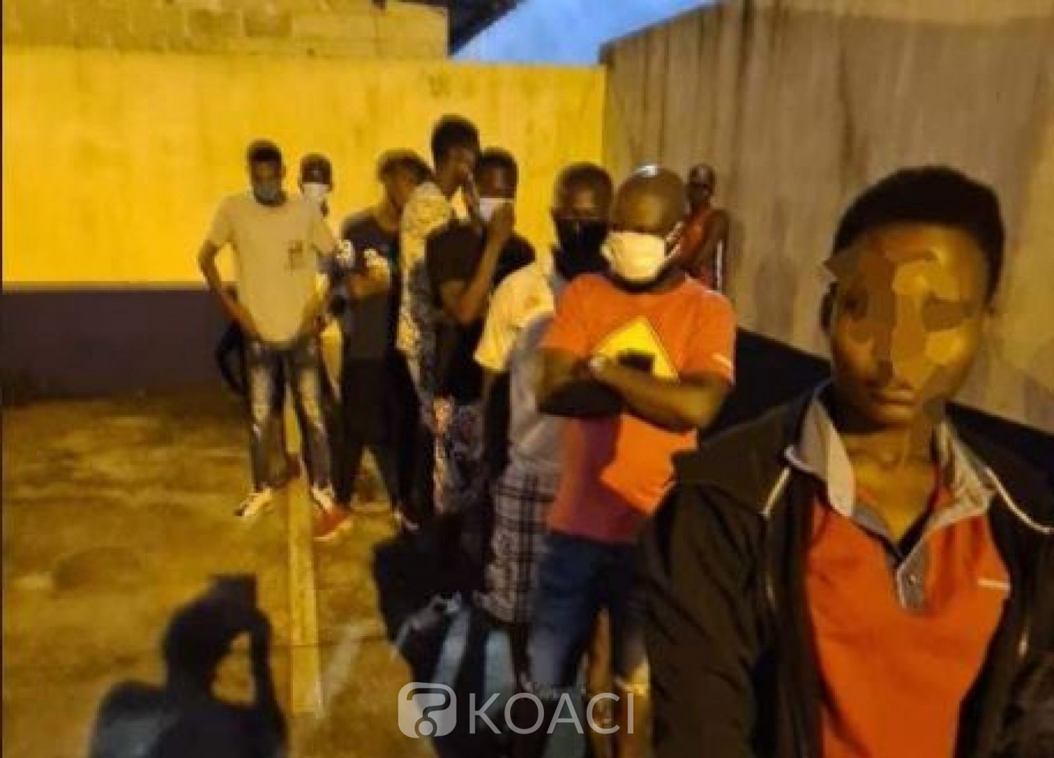 Côte d'Ivoire : Grande opération de la police à Abobo, une vingtaine d'individus dont des propriétaires, serveuses, gérants et DJ de bars  interpellés