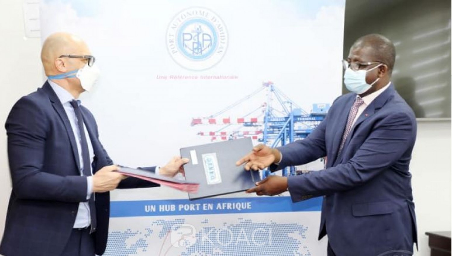 Côte d'Ivoire : Terminal roulier du port d'Abidjan,  signature du procès-verbal de l'entrée en vigueur de la concession