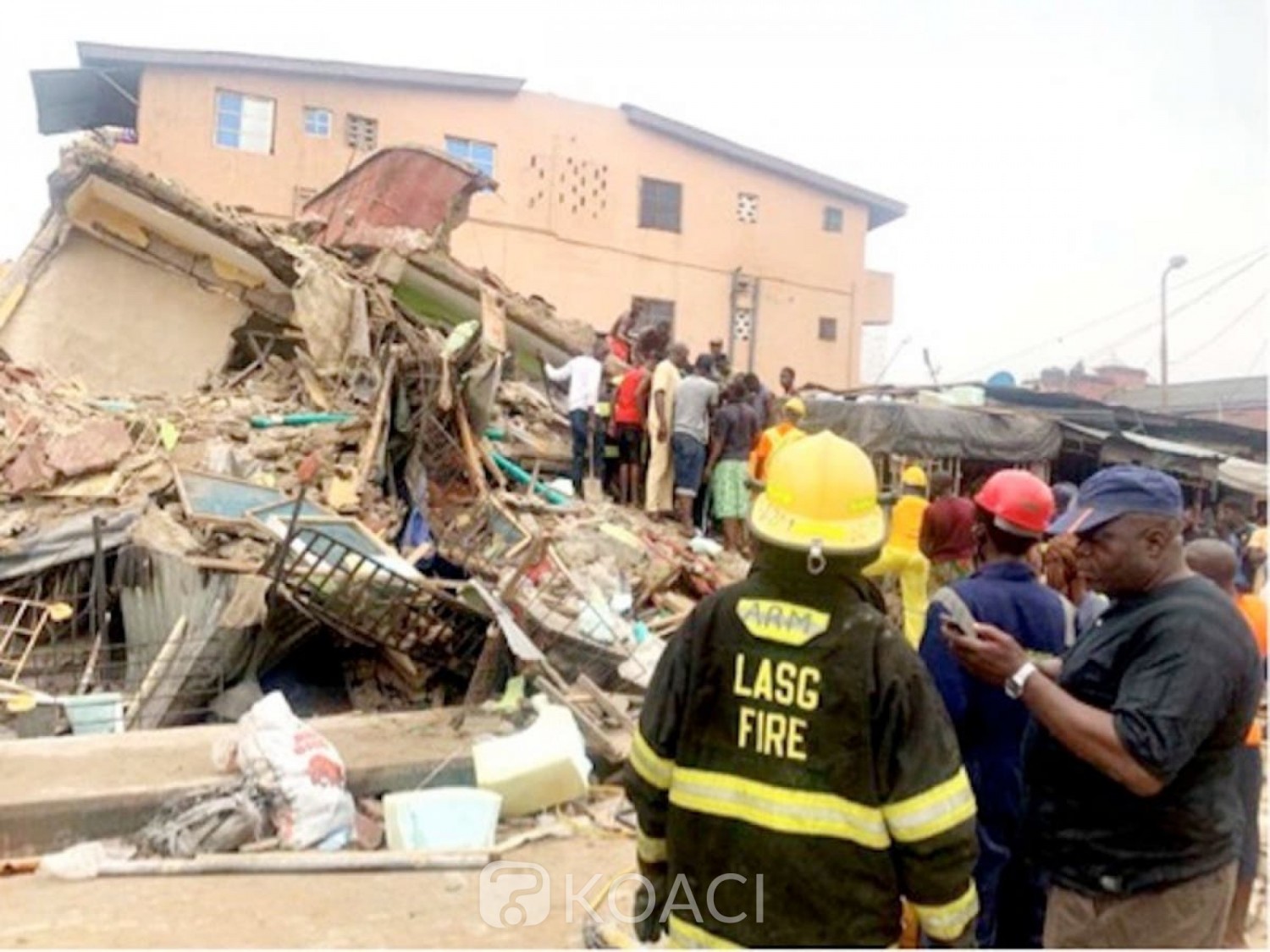 Nigeria : Un immeuble de deux étages en rénovation s'écroule à Lagos, deux morts dont un enfant