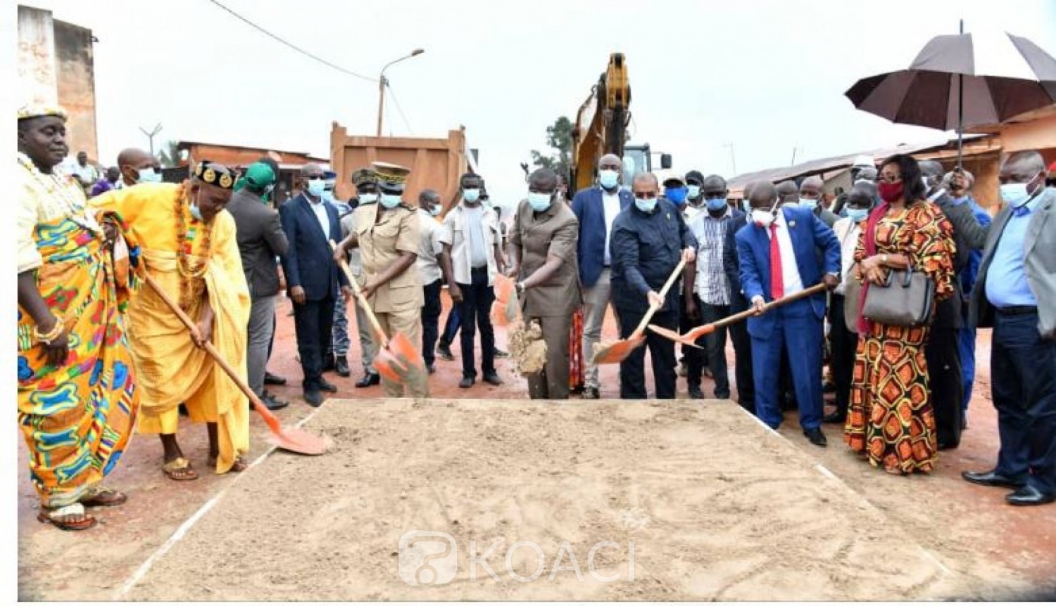 Côte d'Ivoire : Les travaux du bitumage des voies à Lakota et Zikisso lancés