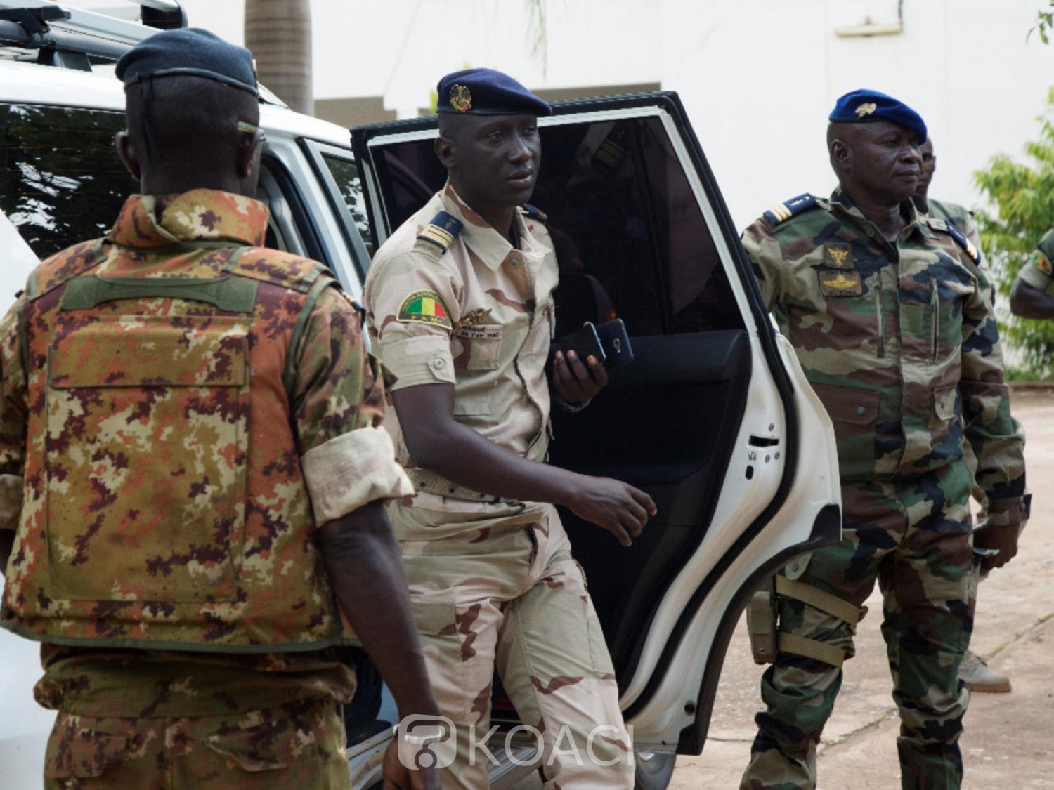 Mali : Les anciens députés et ministres priés  de restituer les voitures de services à l' Etat