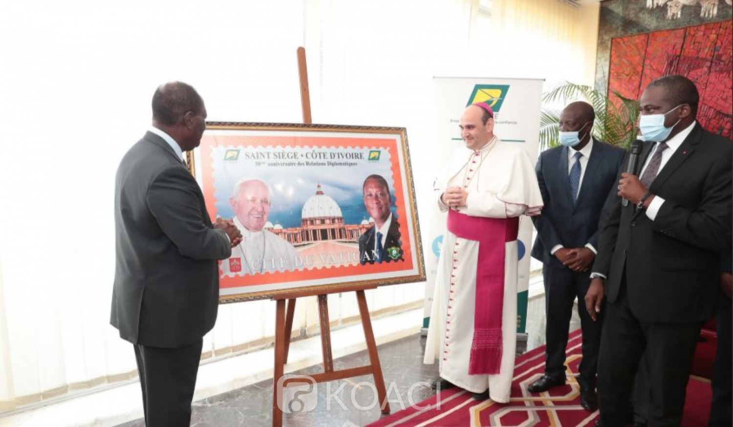 Côte d'Ivoire : « Affaire c'est la première fois en Afrique qu'un Pape pose avec un chef d'Etat sur un timbre », les Précisions de la Direction Générale de la Poste