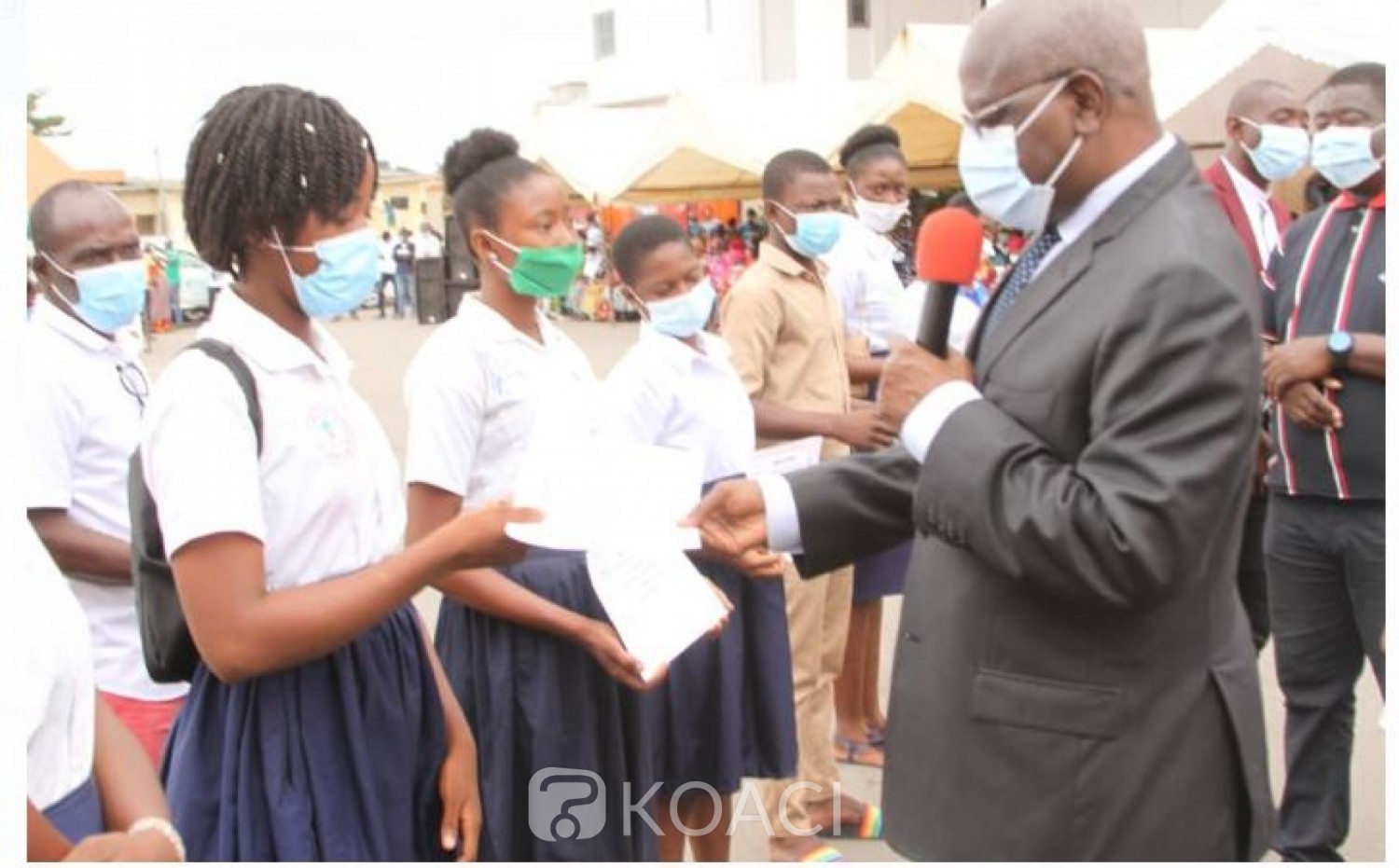 Côte d'Ivoire : Cérémonie de remise officielle de bons de prise en charge scolaire à Yopougon,  le Maire : « La politique, c'est apporter un mieux-être aux populations »