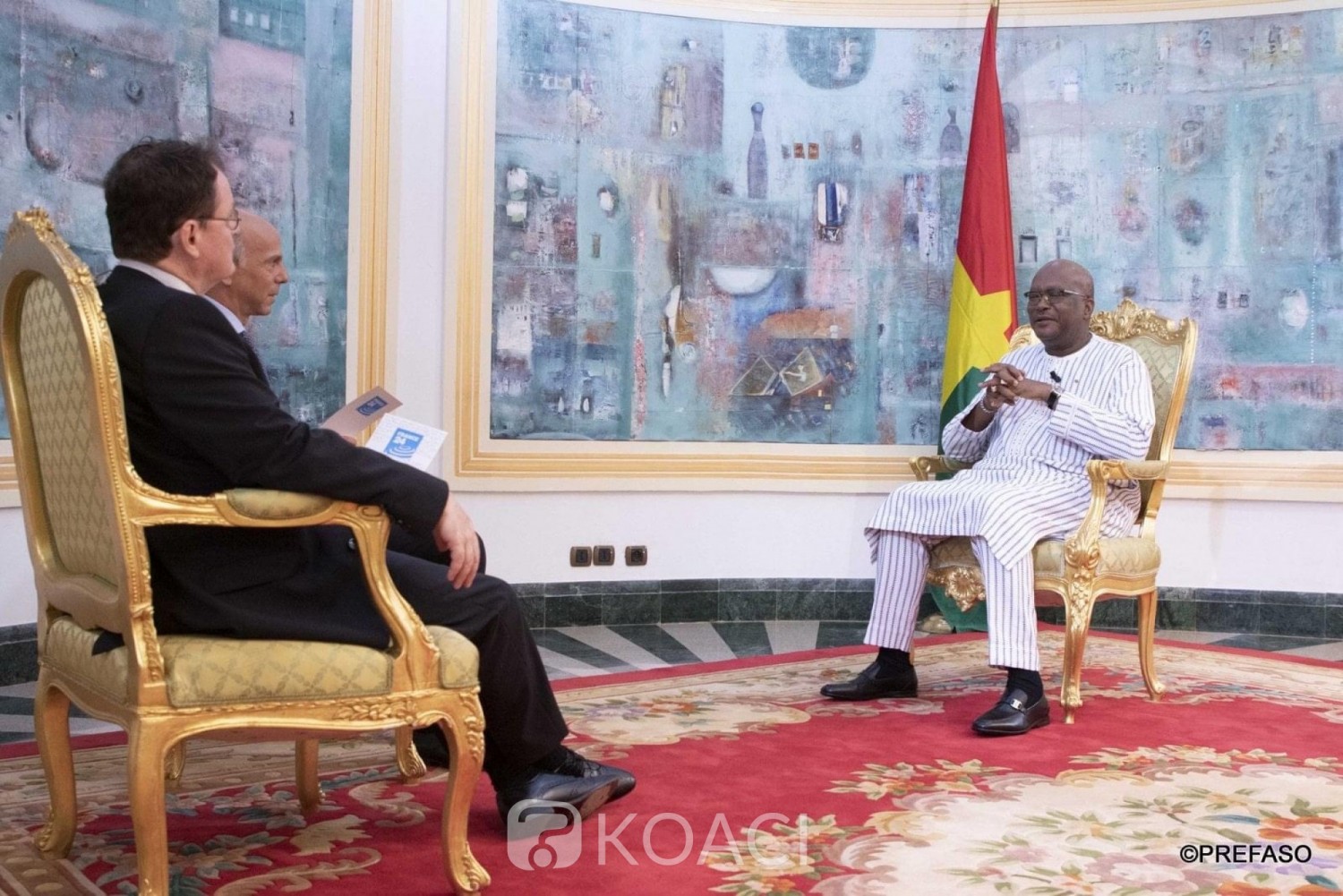 Burkina Faso : Le président Kaboré dit ne pas refuser la main tendue de Compaoré pour une réconciliation, mais après les élections